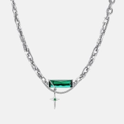 Collier enroulé simple en acier inoxydable avec zircon vert et croix