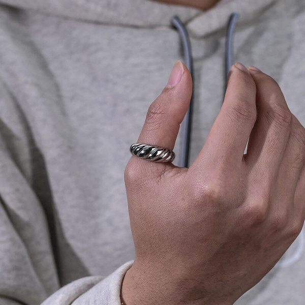 【Shapes Studio】Simple Twist Bandリング Thin Twist Band Ring – Shapes Studio