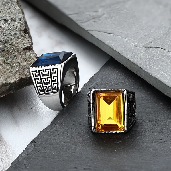 Buy quality 22k Gold Classical Design Square Black Stone Gents Ring in  Ahmedabad