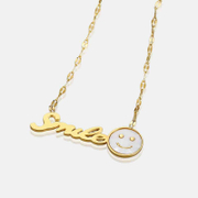 Lächelnde Buchstaben-Halskette aus Edelstahl