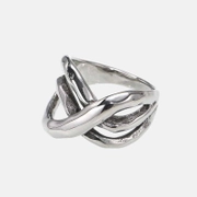 Anillo de acero inoxidable con cruz geométrica irregular