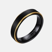 Ring aus Wolframstahl mit goldenem Rand